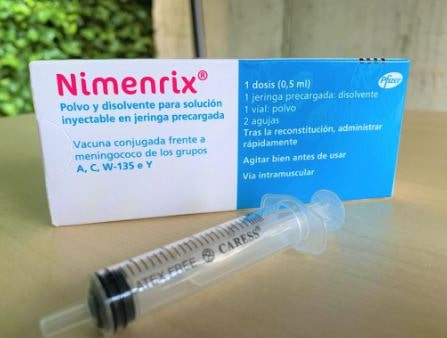 Vacuna Nimenrix de pfizer caja adverso con jeringa español